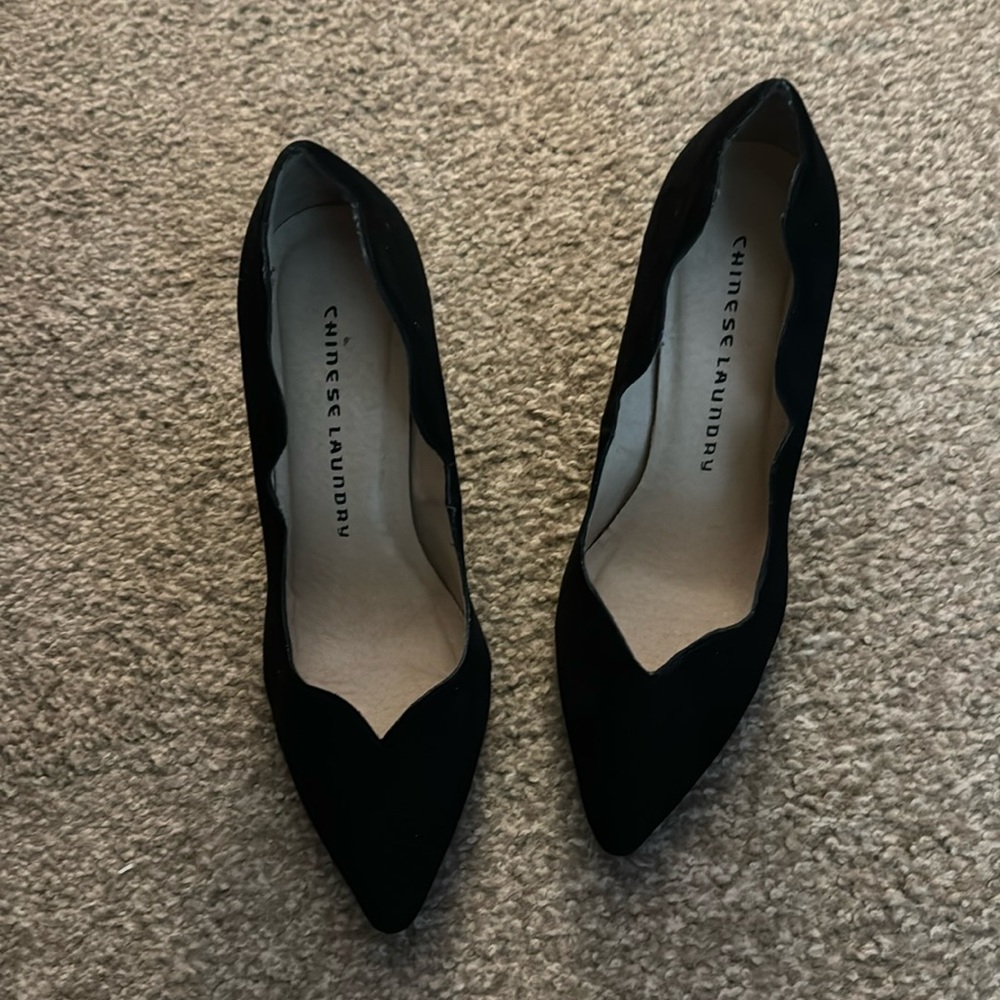 Chinese laundry scalloped suede heel